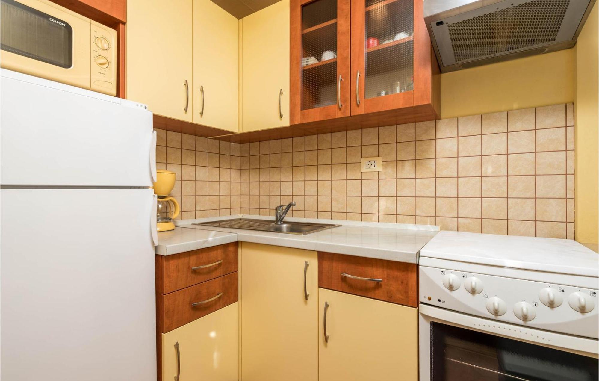 Stunning Apartment In Lovran With Kitchen מראה חיצוני תמונה
