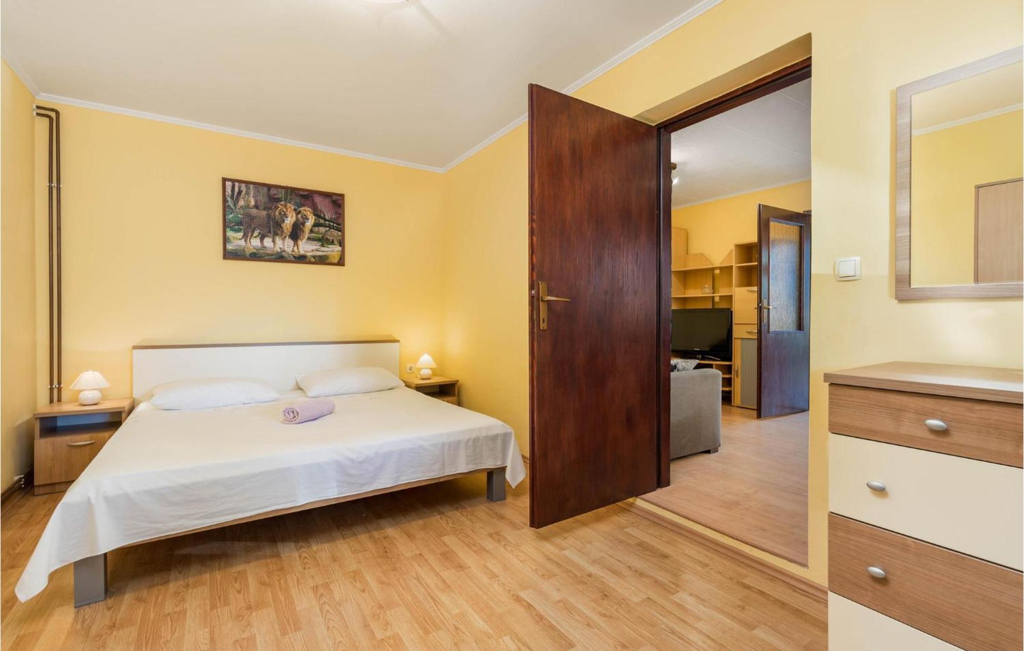 Stunning Apartment In Lovran With Kitchen מראה חיצוני תמונה